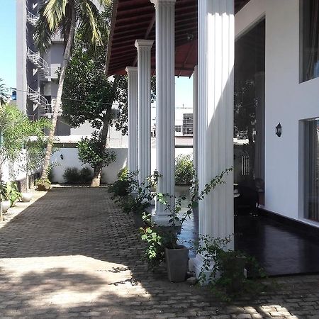 The Kingston Hotel Kiribathgoda Extérieur photo
