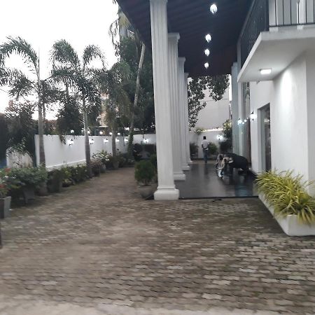 The Kingston Hotel Kiribathgoda Extérieur photo