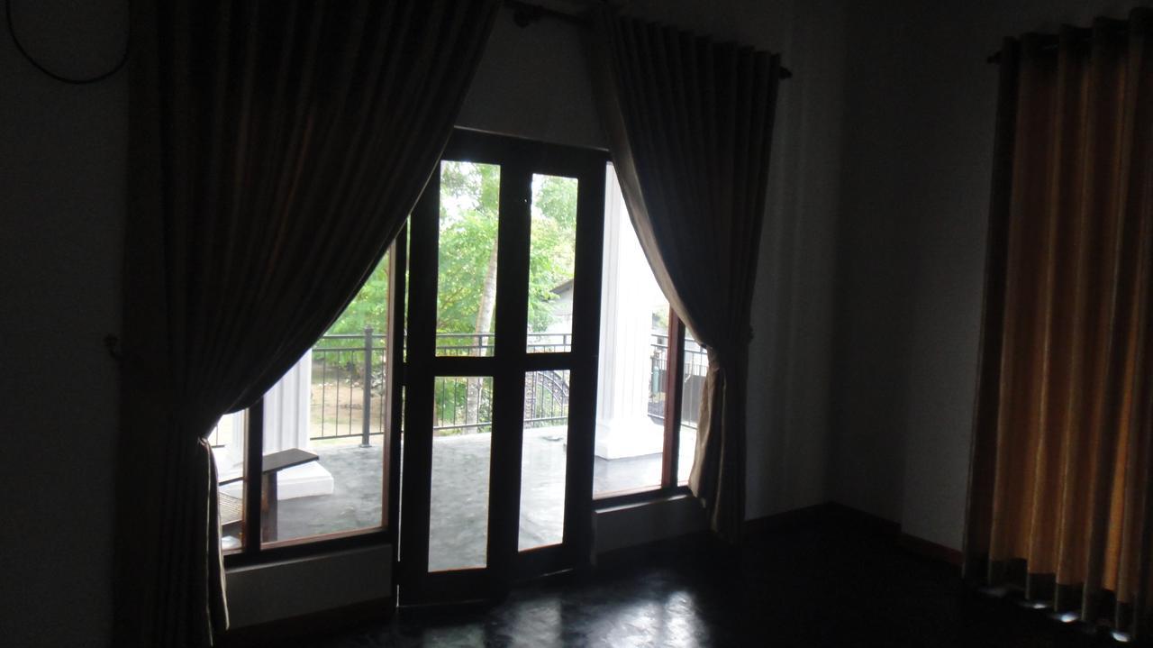 The Kingston Hotel Kiribathgoda Extérieur photo