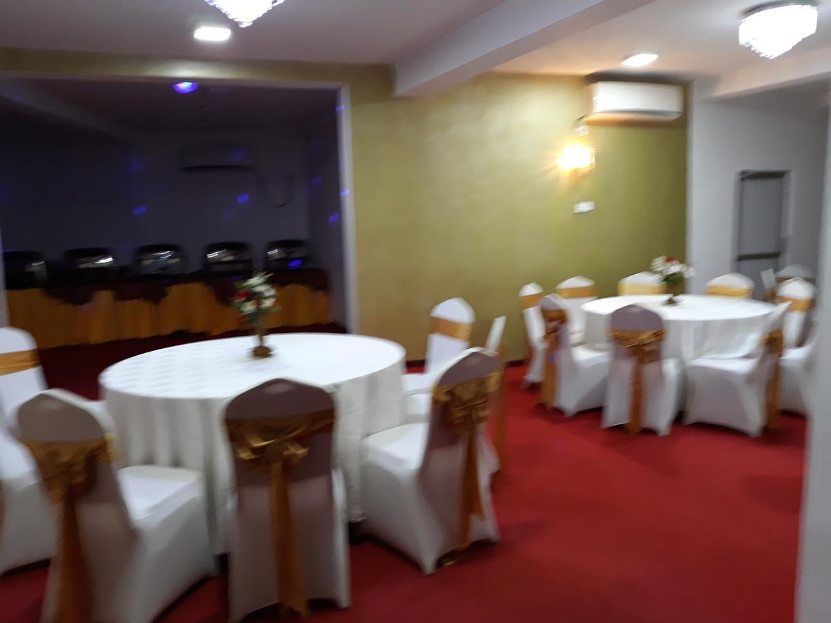 The Kingston Hotel Kiribathgoda Extérieur photo
