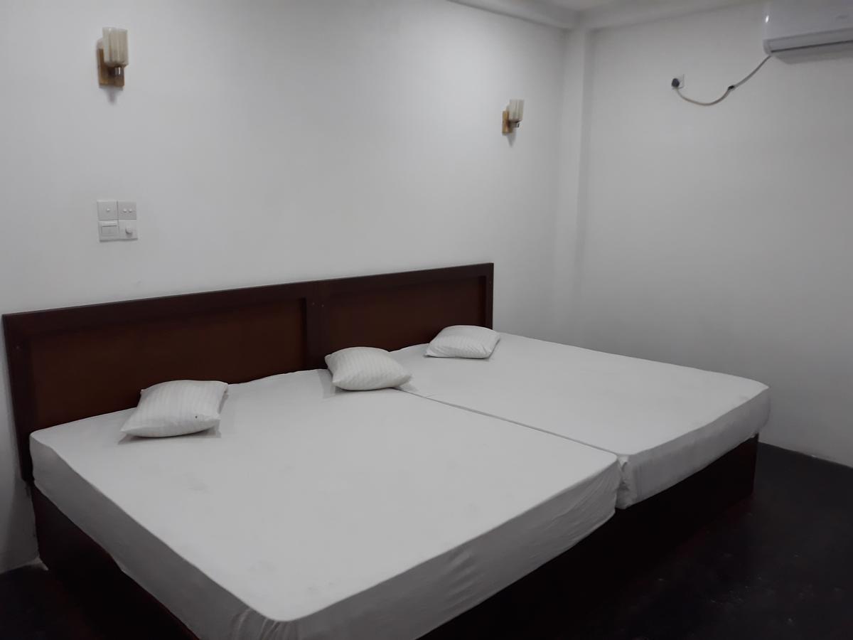 The Kingston Hotel Kiribathgoda Extérieur photo