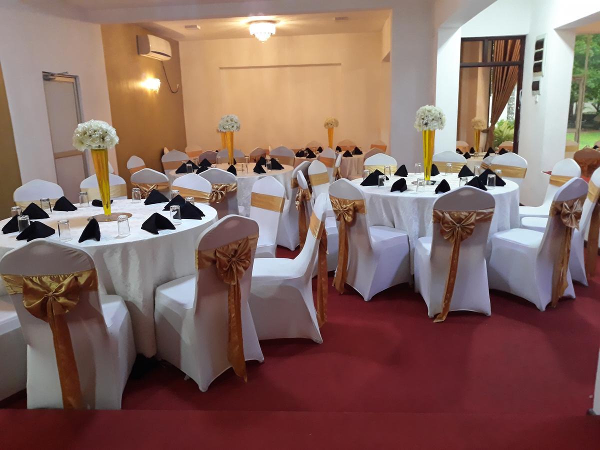 The Kingston Hotel Kiribathgoda Extérieur photo